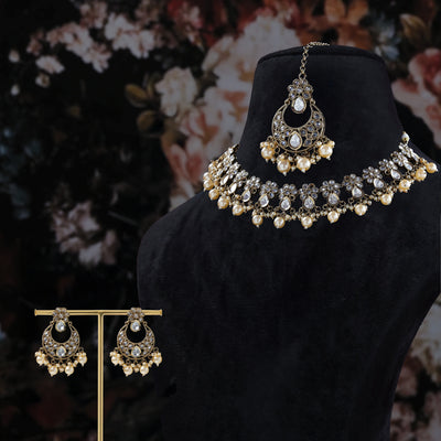 Aarvi Necklace Kundan Set