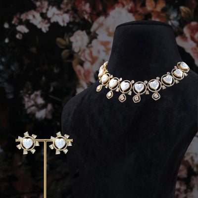 Ishara Pearl Kundan Set