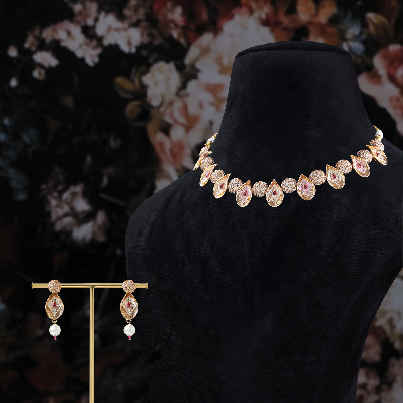 Vamika Kundan Necklace Set