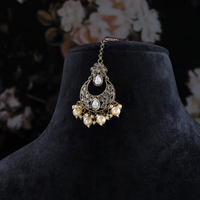 Aarvi Necklace Kundan Set