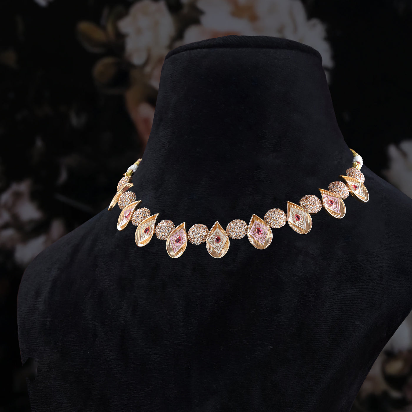 Vamika Kundan Necklace Set