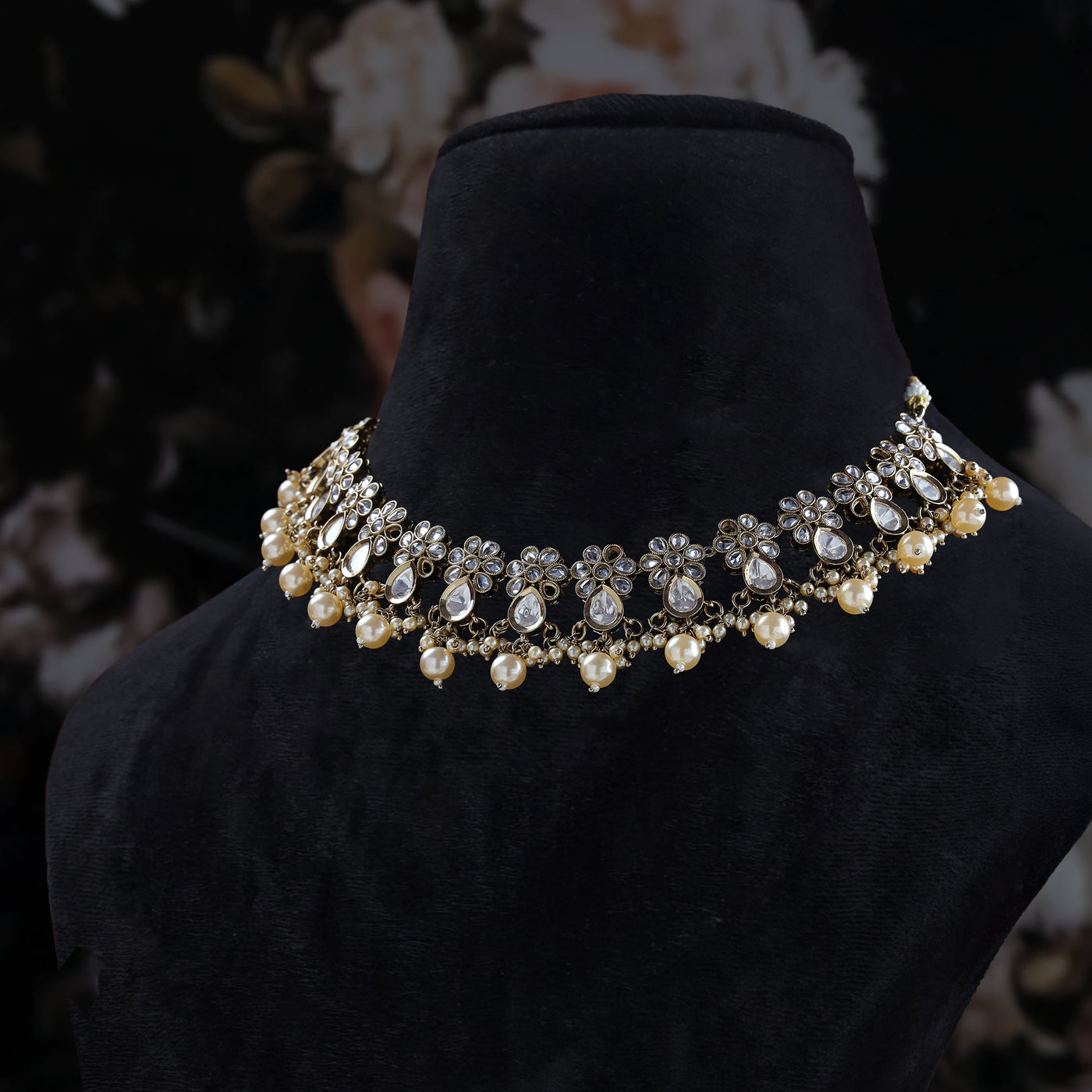 Aarvi Necklace Kundan Set
