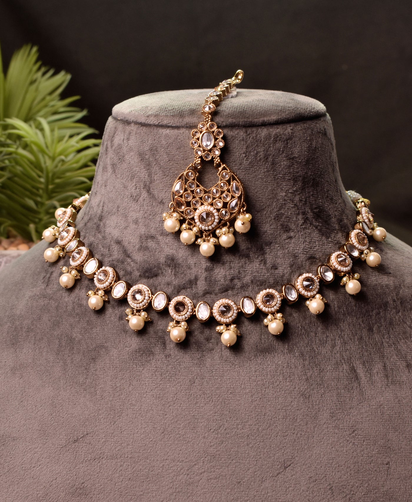 Jiya necklace set (golden)